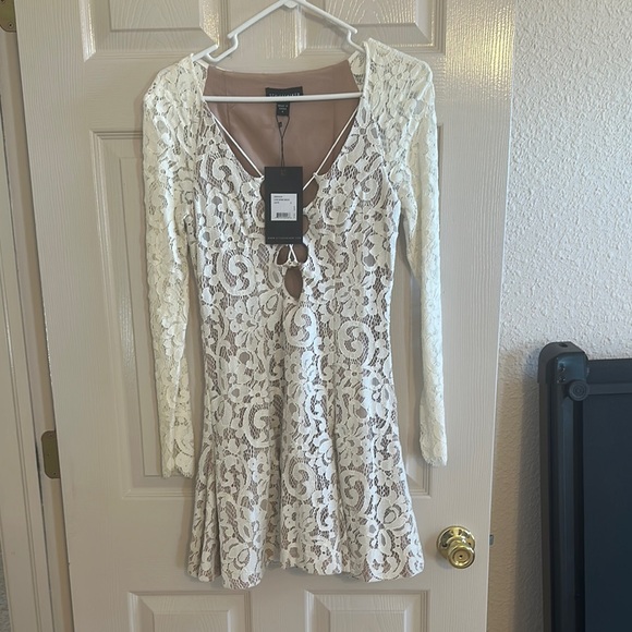 Stylestalker Dresses & Skirts - Stylestalker Cream Lace Long Sleeve Dress